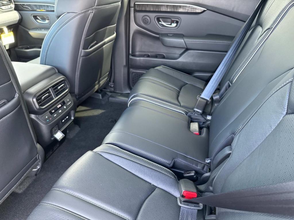 new 2025 Honda Pilot car, priced at $54,575