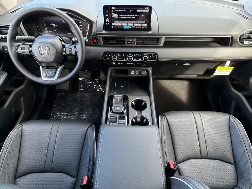 new 2025 Honda Pilot car, priced at $54,575