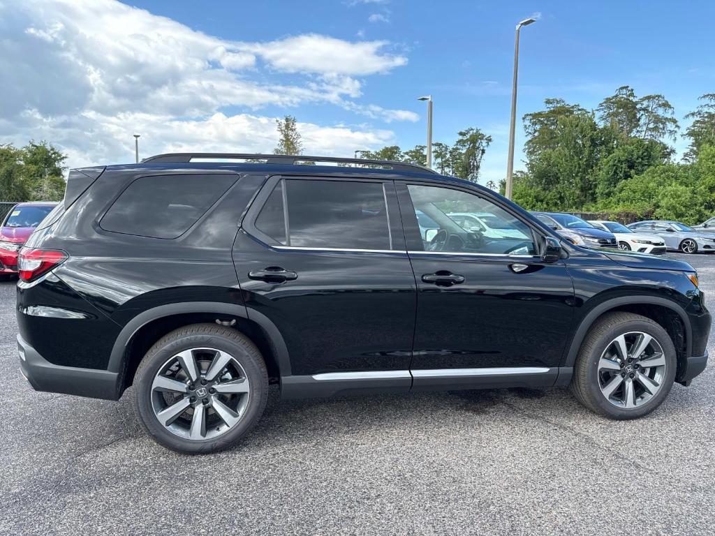 new 2025 Honda Pilot car, priced at $54,575