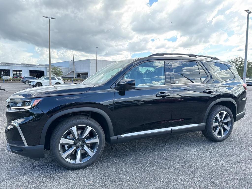 new 2025 Honda Pilot car, priced at $54,575
