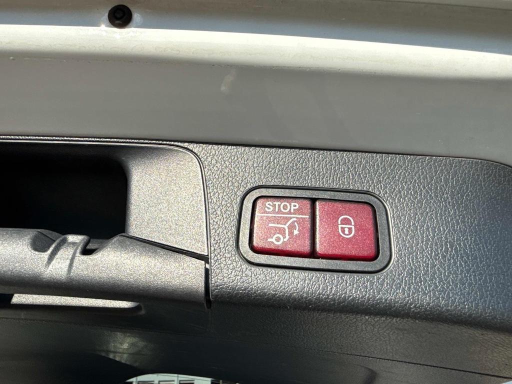 used 2020 Mercedes-Benz GLB 250 car, priced at $20,495