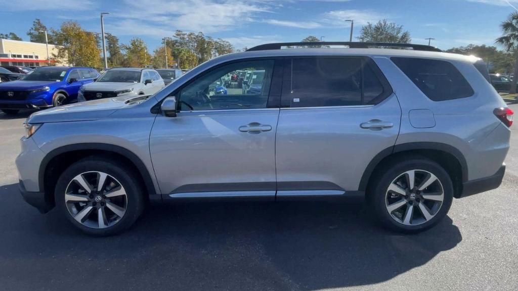 new 2025 Honda Pilot car, priced at $49,885