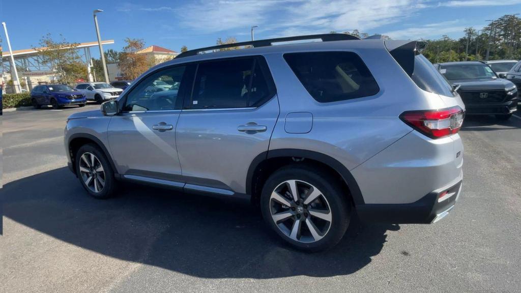 new 2025 Honda Pilot car, priced at $49,885