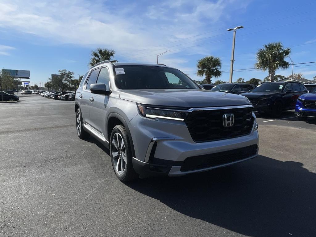 new 2025 Honda Pilot car, priced at $49,885