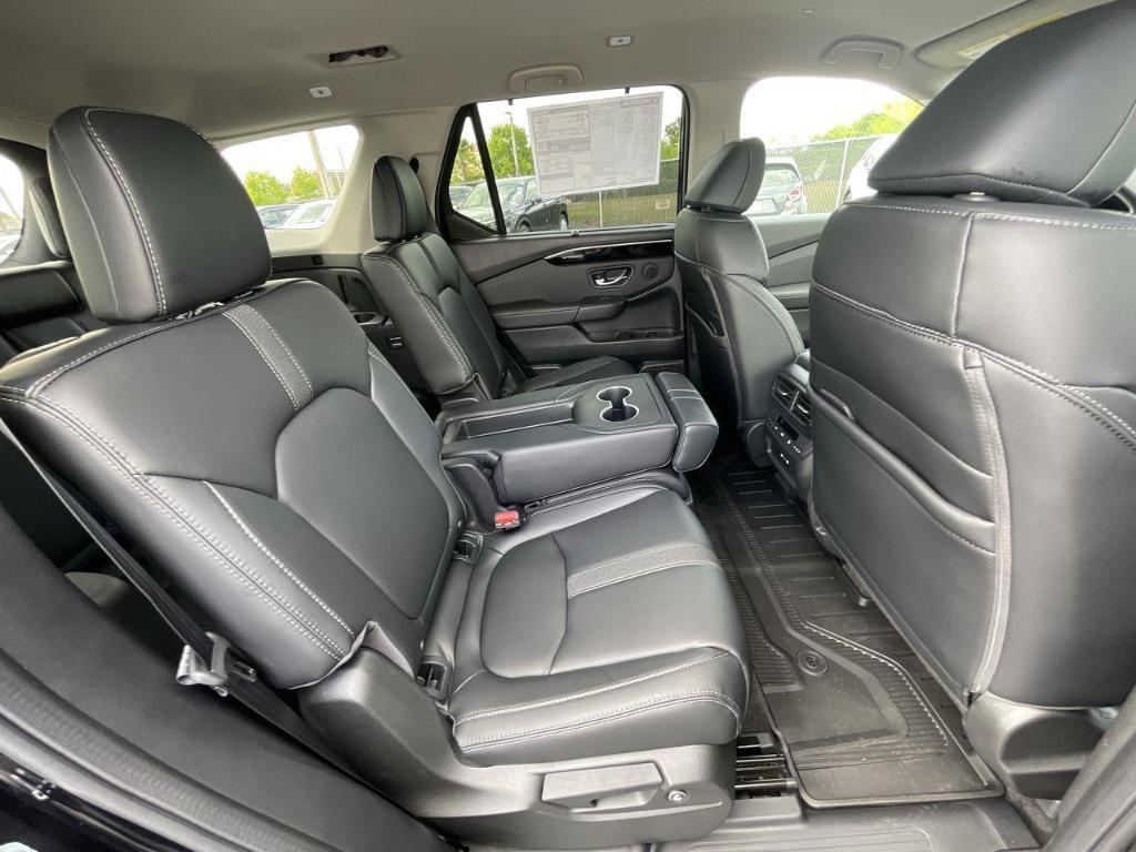 new 2025 Honda Pilot car, priced at $44,895