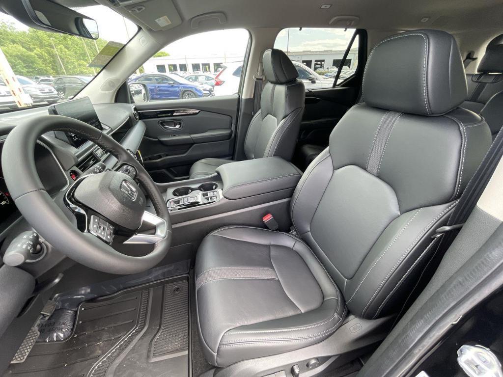 new 2025 Honda Pilot car, priced at $44,895