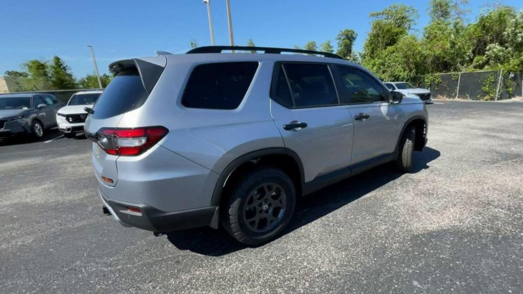 new 2025 Honda Pilot car, priced at $50,795