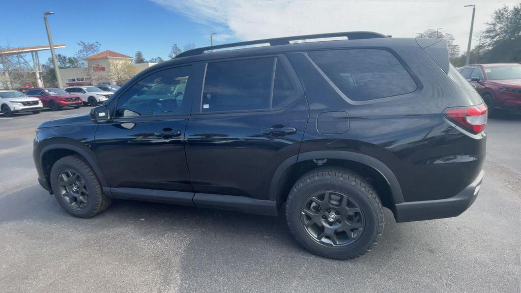 new 2025 Honda Pilot car, priced at $50,795