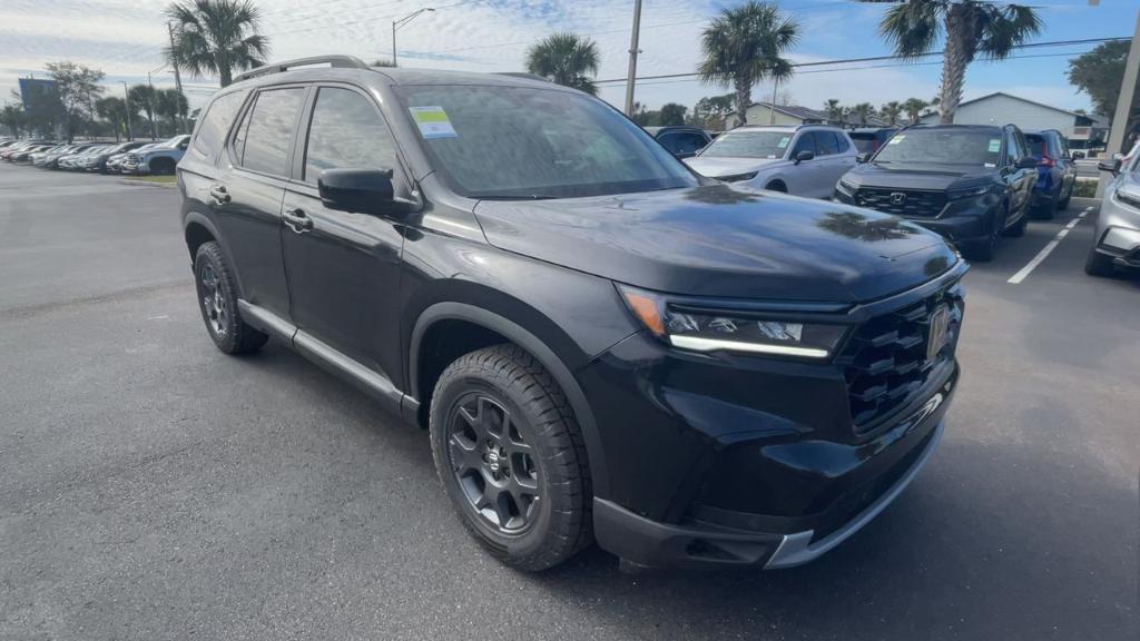 new 2025 Honda Pilot car, priced at $50,795