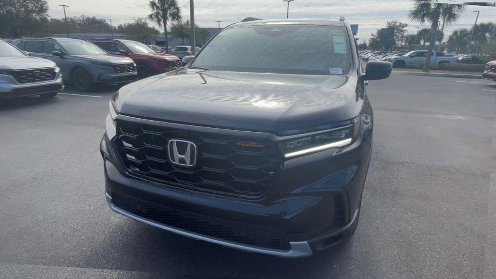 new 2025 Honda Pilot car, priced at $50,795