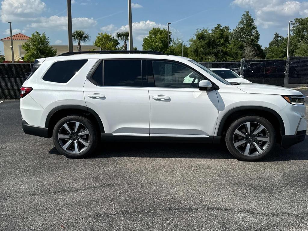 new 2025 Honda Pilot car, priced at $54,985