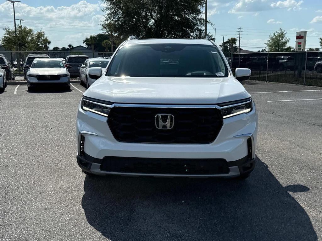 new 2025 Honda Pilot car, priced at $54,985