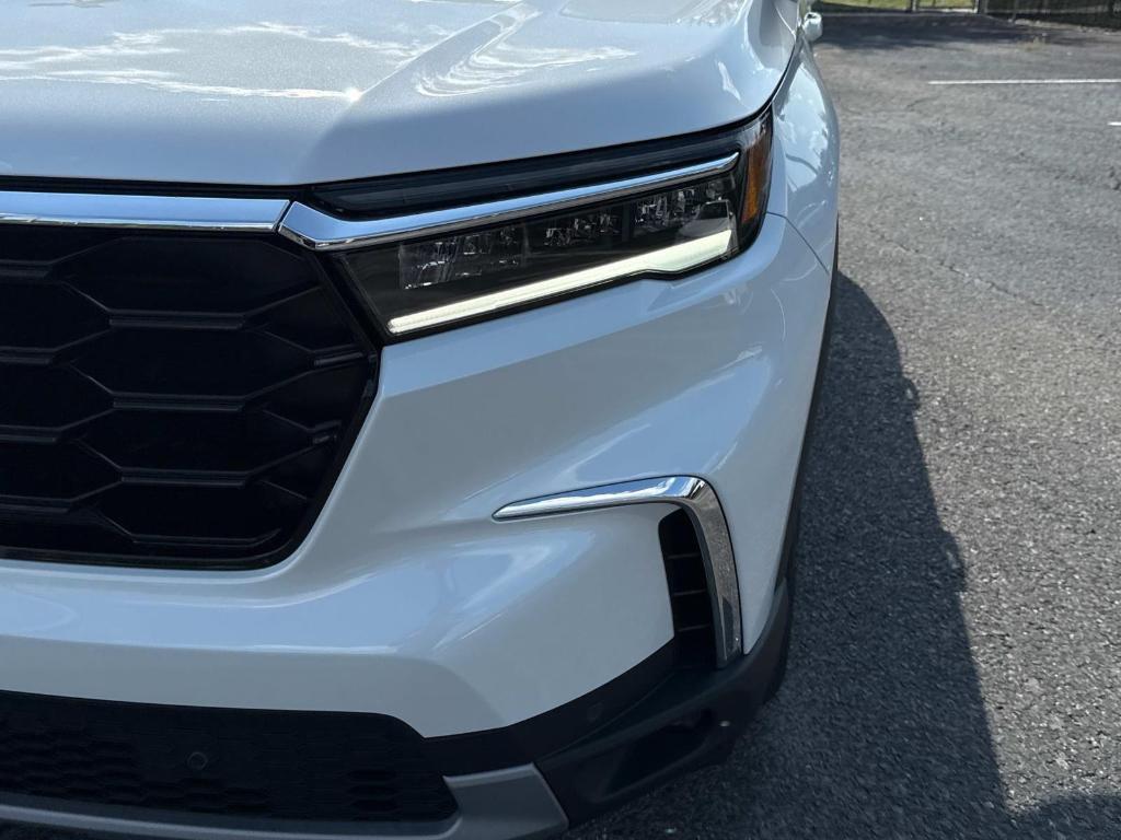 new 2025 Honda Pilot car, priced at $54,985