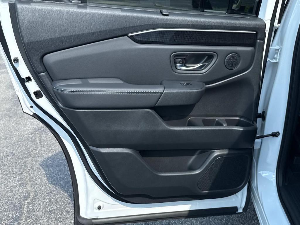 new 2025 Honda Pilot car, priced at $54,985