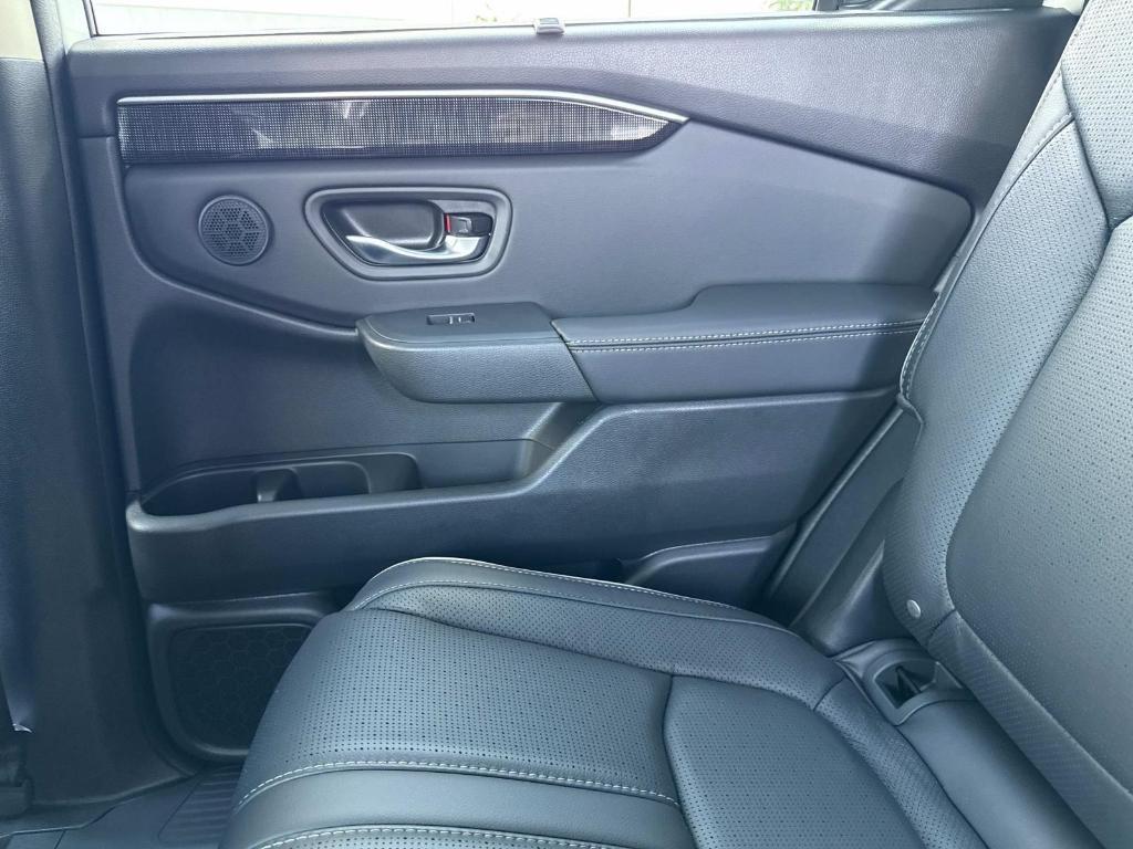 new 2025 Honda Pilot car, priced at $54,985