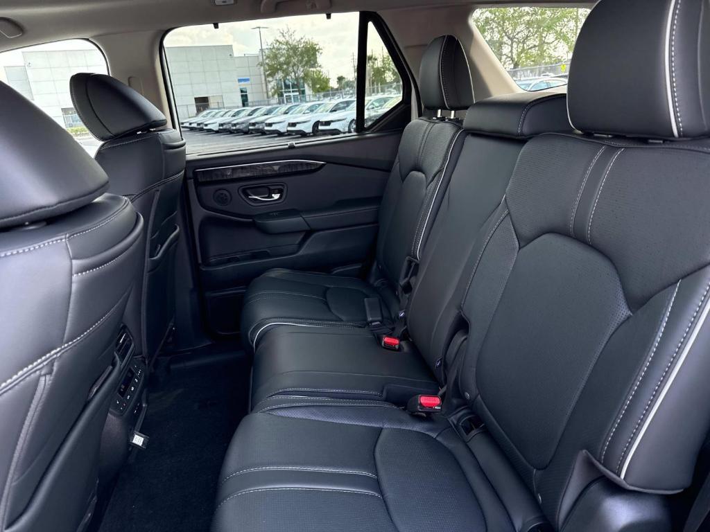 new 2025 Honda Pilot car, priced at $54,985