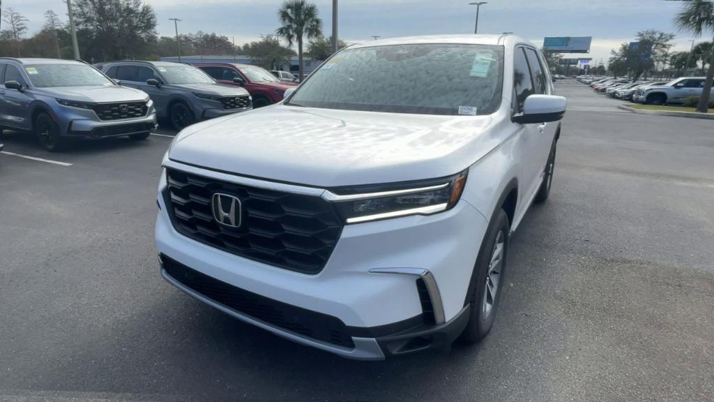 new 2025 Honda Pilot car, priced at $48,180