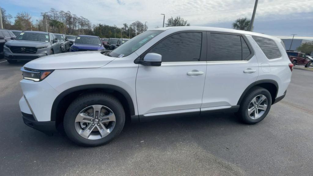 new 2025 Honda Pilot car, priced at $48,180