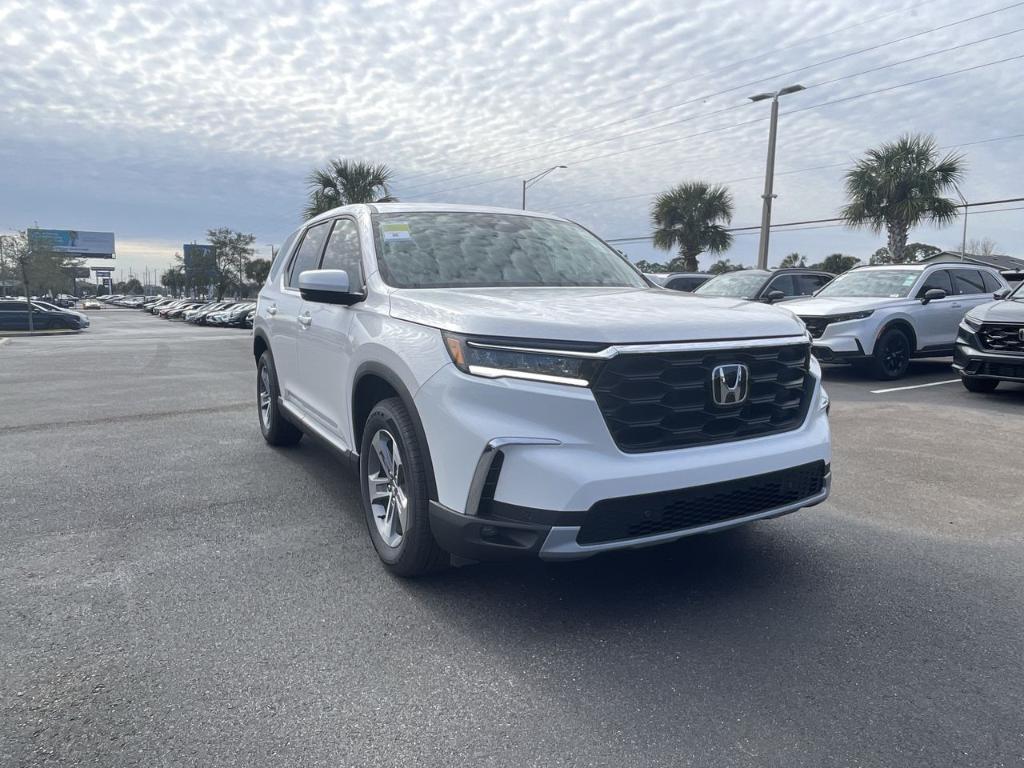 new 2025 Honda Pilot car, priced at $48,180