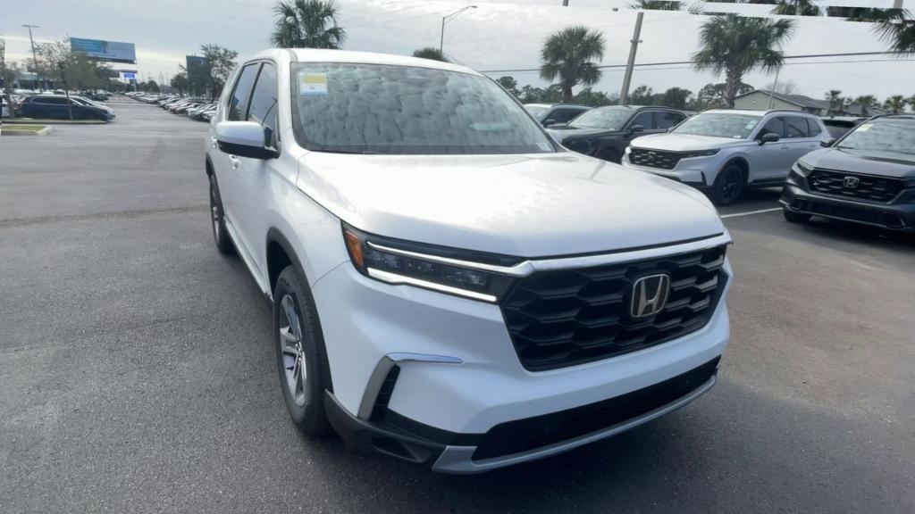 new 2025 Honda Pilot car, priced at $48,180