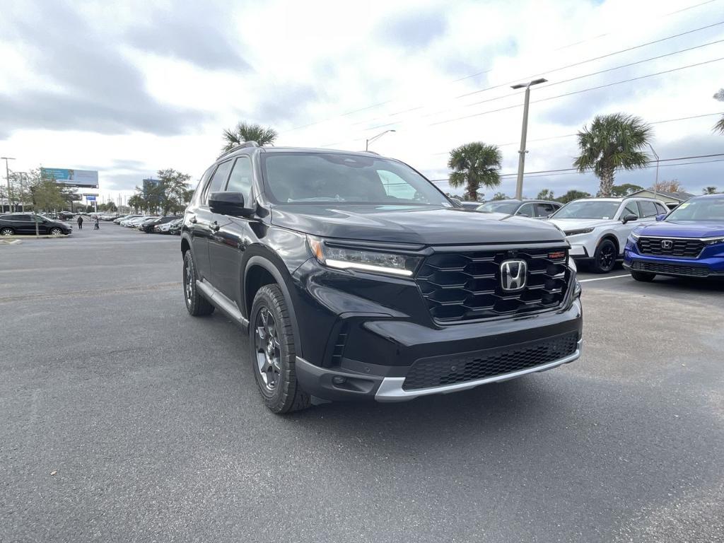 new 2025 Honda Pilot car, priced at $51,100