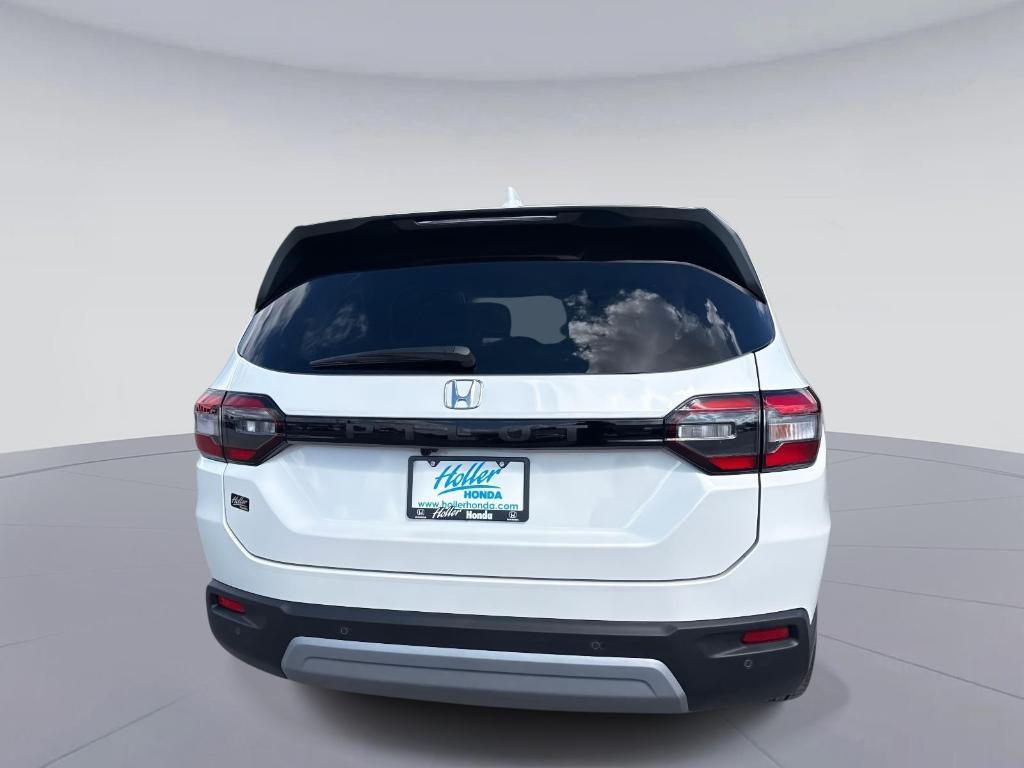 new 2025 Honda Pilot car, priced at $43,950