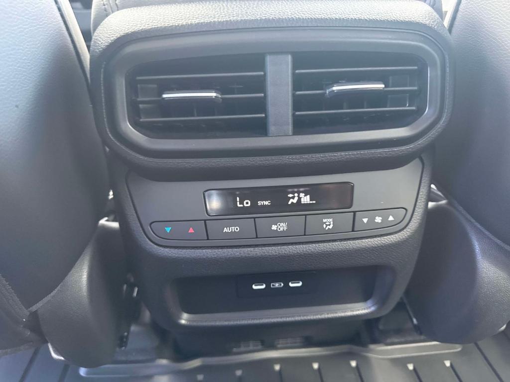 new 2025 Honda Pilot car, priced at $43,950