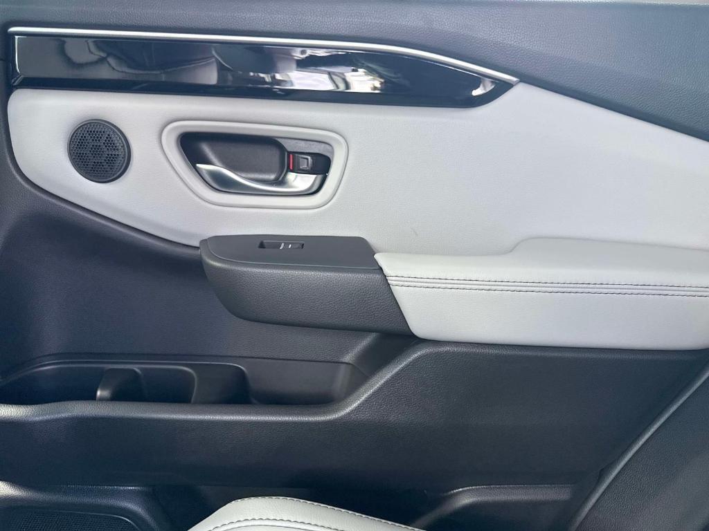 new 2025 Honda Pilot car, priced at $43,950