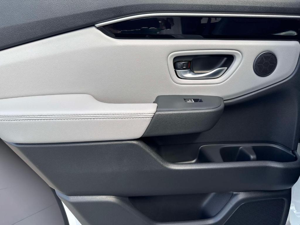 new 2025 Honda Pilot car, priced at $43,950