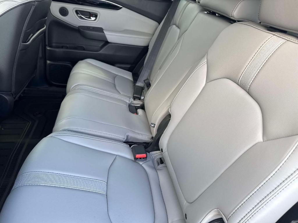 new 2025 Honda Pilot car, priced at $43,950