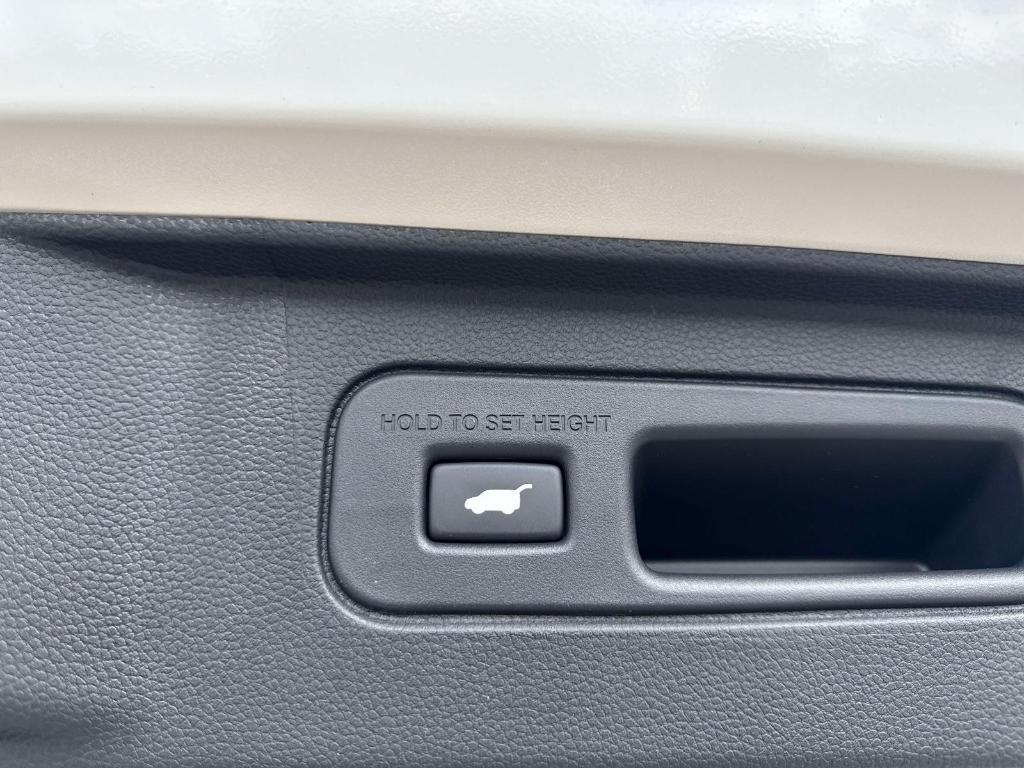 new 2025 Honda Pilot car, priced at $43,950