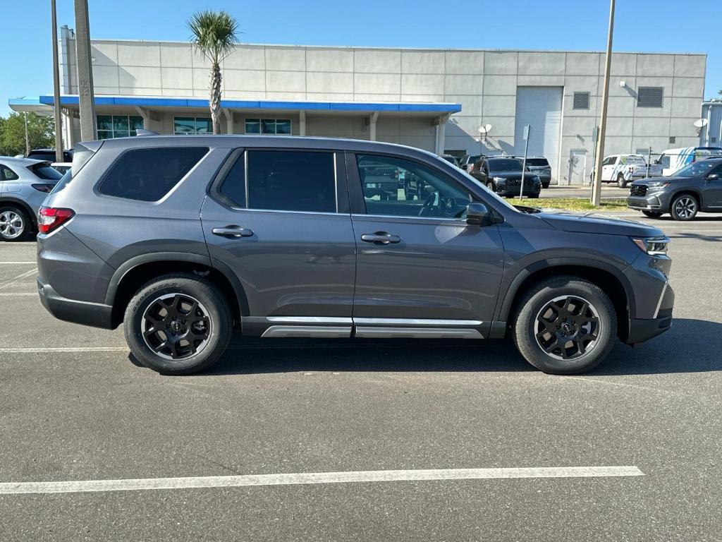 new 2025 Honda Pilot car, priced at $49,250