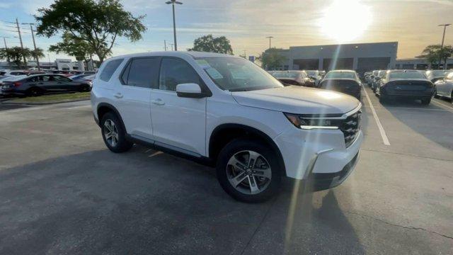 new 2025 Honda Pilot car, priced at $45,405