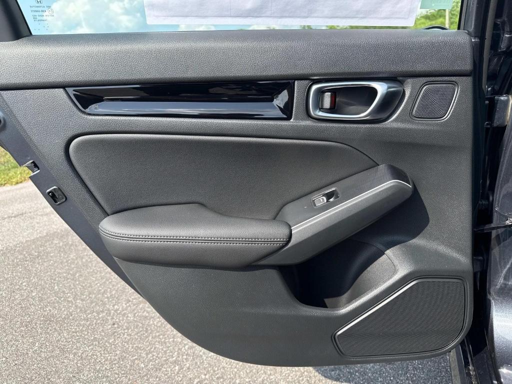 new 2025 Honda Civic Hybrid car, priced at $33,100