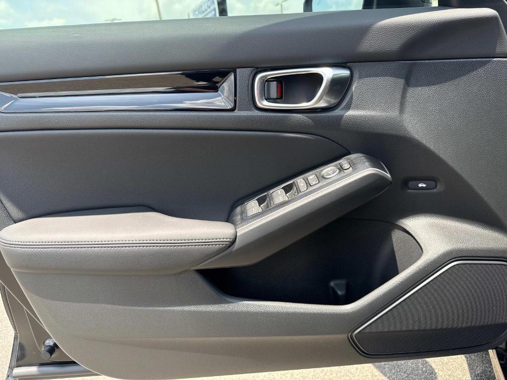 new 2025 Honda Civic Hybrid car, priced at $33,100