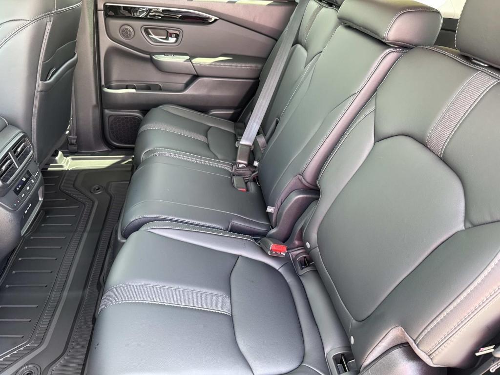 new 2025 Honda Pilot car, priced at $51,550