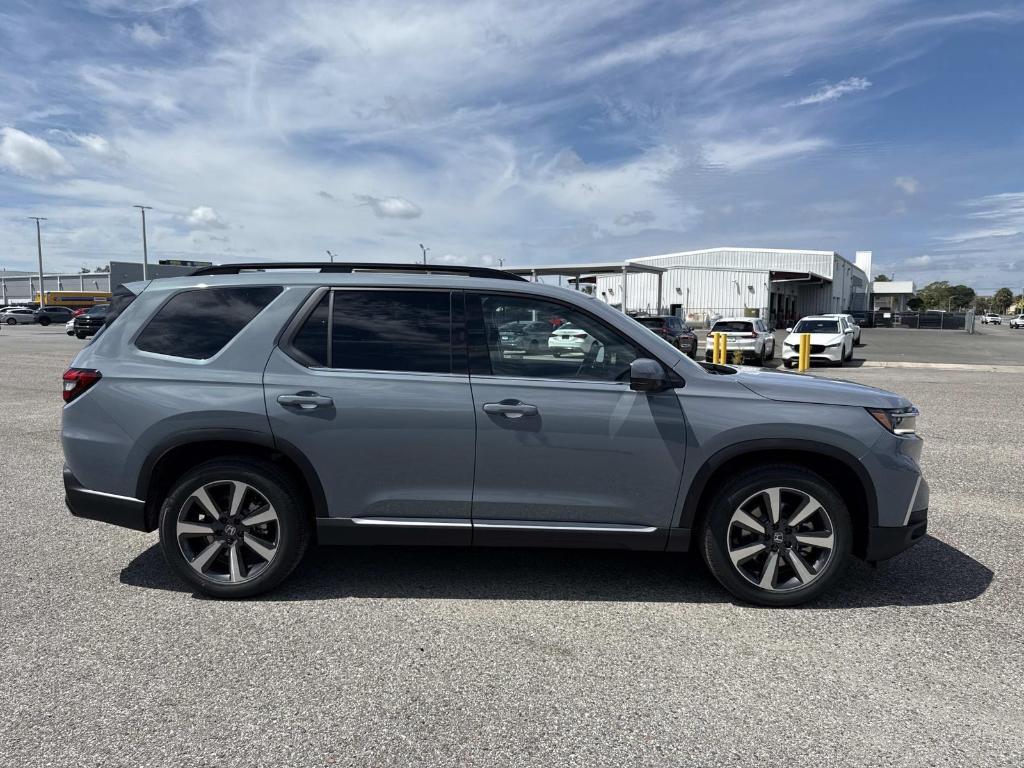 new 2025 Honda Pilot car, priced at $51,550