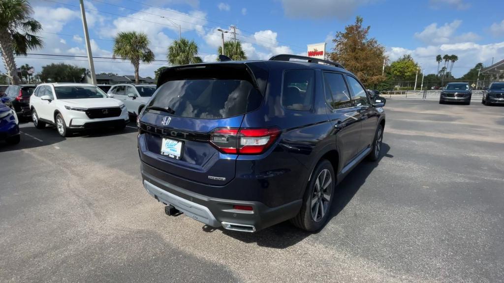 new 2025 Honda Pilot car, priced at $50,615