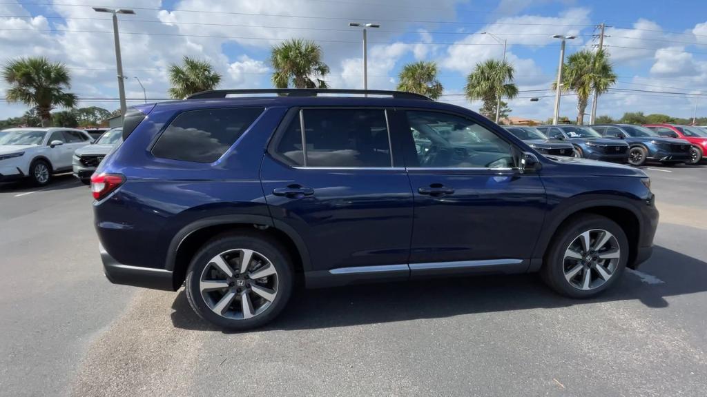 new 2025 Honda Pilot car, priced at $50,615