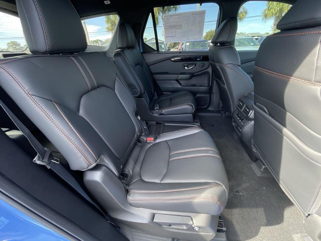 new 2025 Honda Pilot car, priced at $51,555