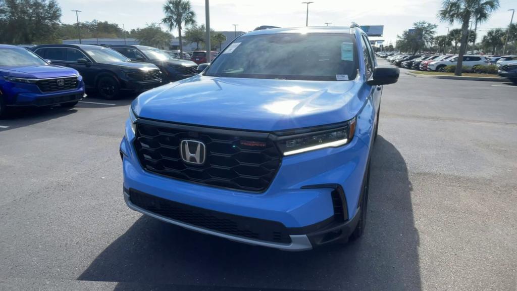 new 2025 Honda Pilot car, priced at $51,555