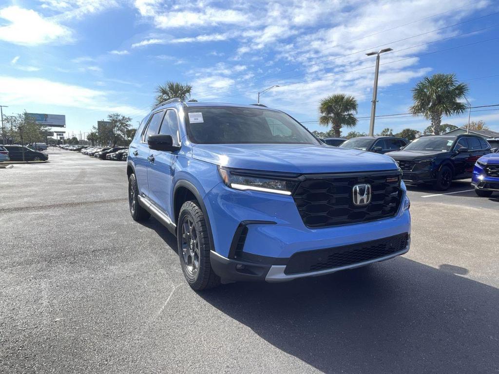 new 2025 Honda Pilot car, priced at $51,555