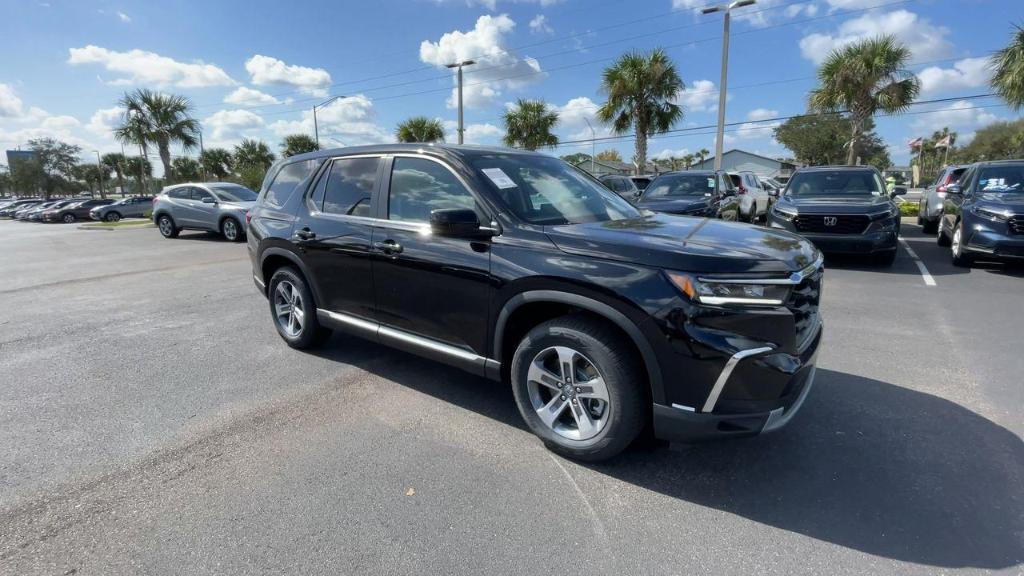 new 2025 Honda Pilot car, priced at $45,625