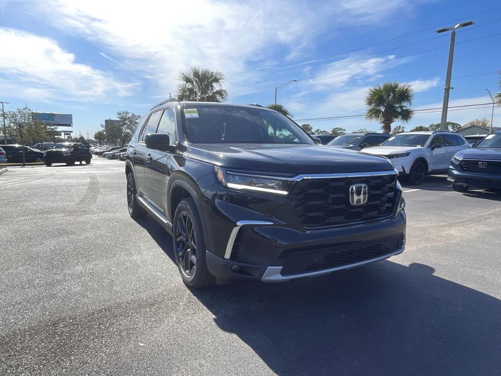 new 2025 Honda Pilot car, priced at $52,895