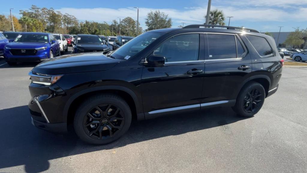 new 2025 Honda Pilot car, priced at $52,895