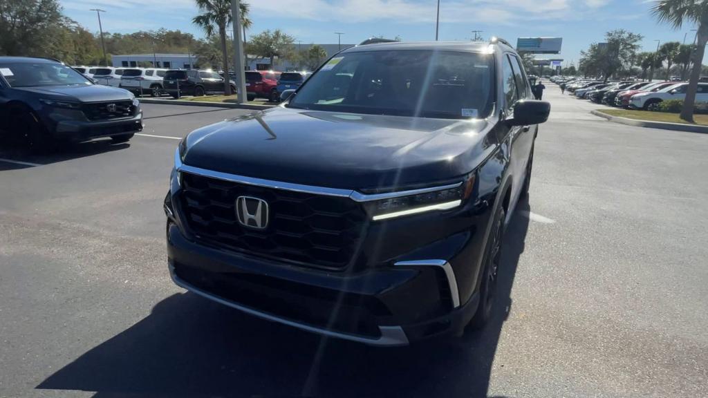 new 2025 Honda Pilot car, priced at $52,895