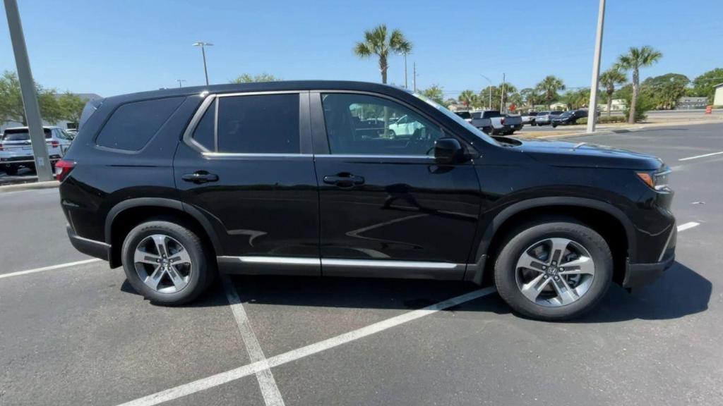 new 2025 Honda Pilot car, priced at $47,050