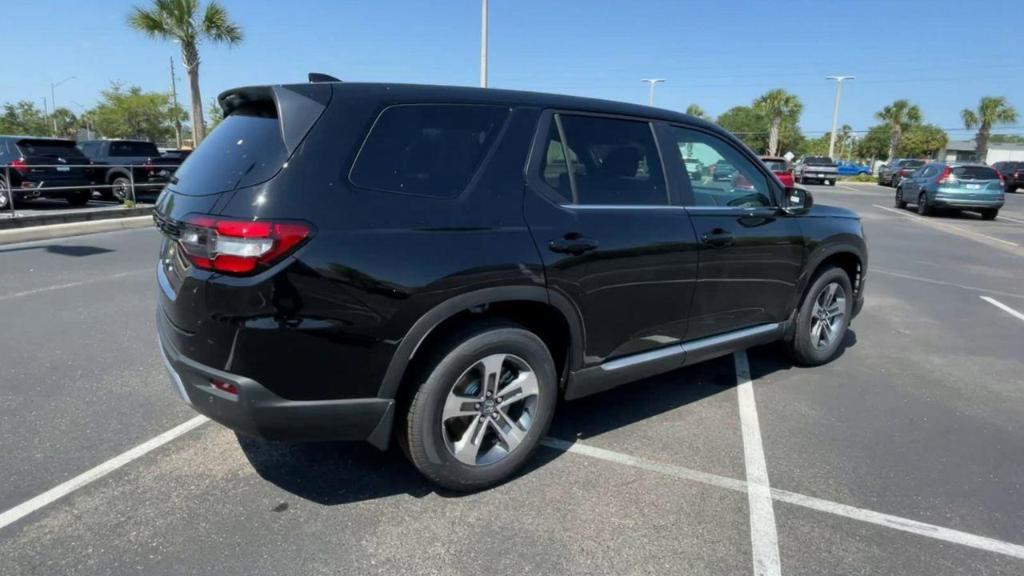 new 2025 Honda Pilot car, priced at $47,050