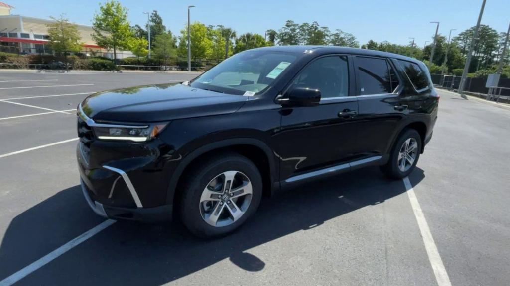 new 2025 Honda Pilot car, priced at $47,050