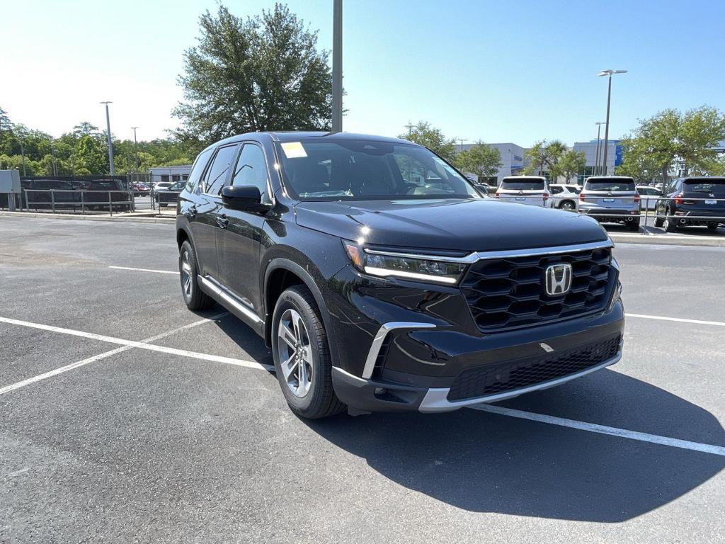 new 2025 Honda Pilot car, priced at $47,050